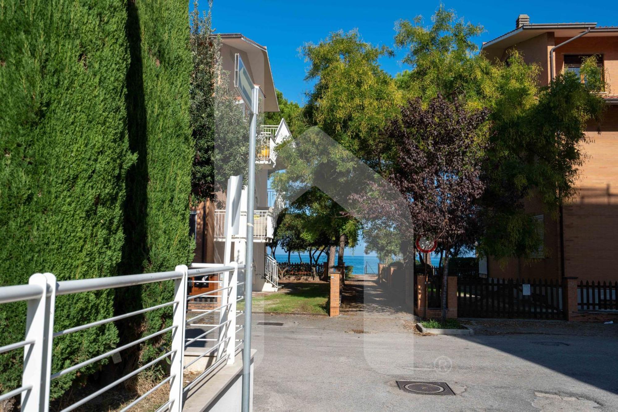 Homiday - Residence Bordopineta Pineto Exterior foto